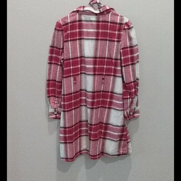 A shirt like our last 1 but a little bit different - Picture 2 of 5